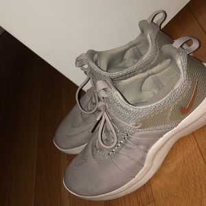 NIKE ROSE GOLD SNEAKERS SIZE 9